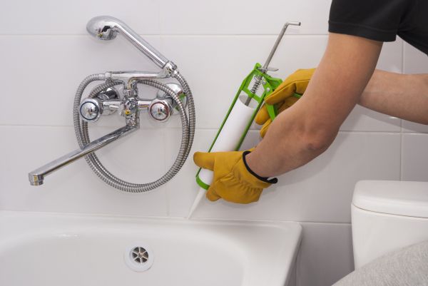 Bathtub Caulking in Leesburg