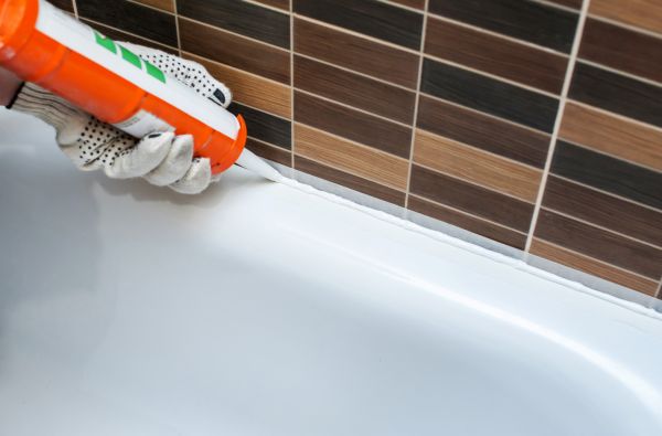 Bathtub Sealing in Leesburg